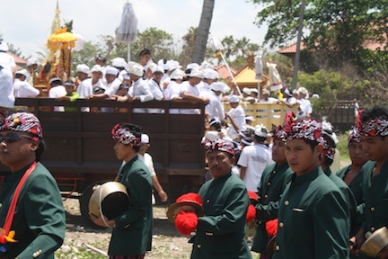 Bali Ceremonies 400